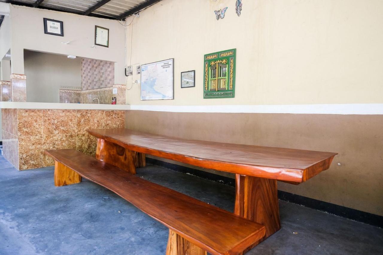 Hotel Reddoorz Near Umy Yogyakarta à Ngabean Extérieur photo