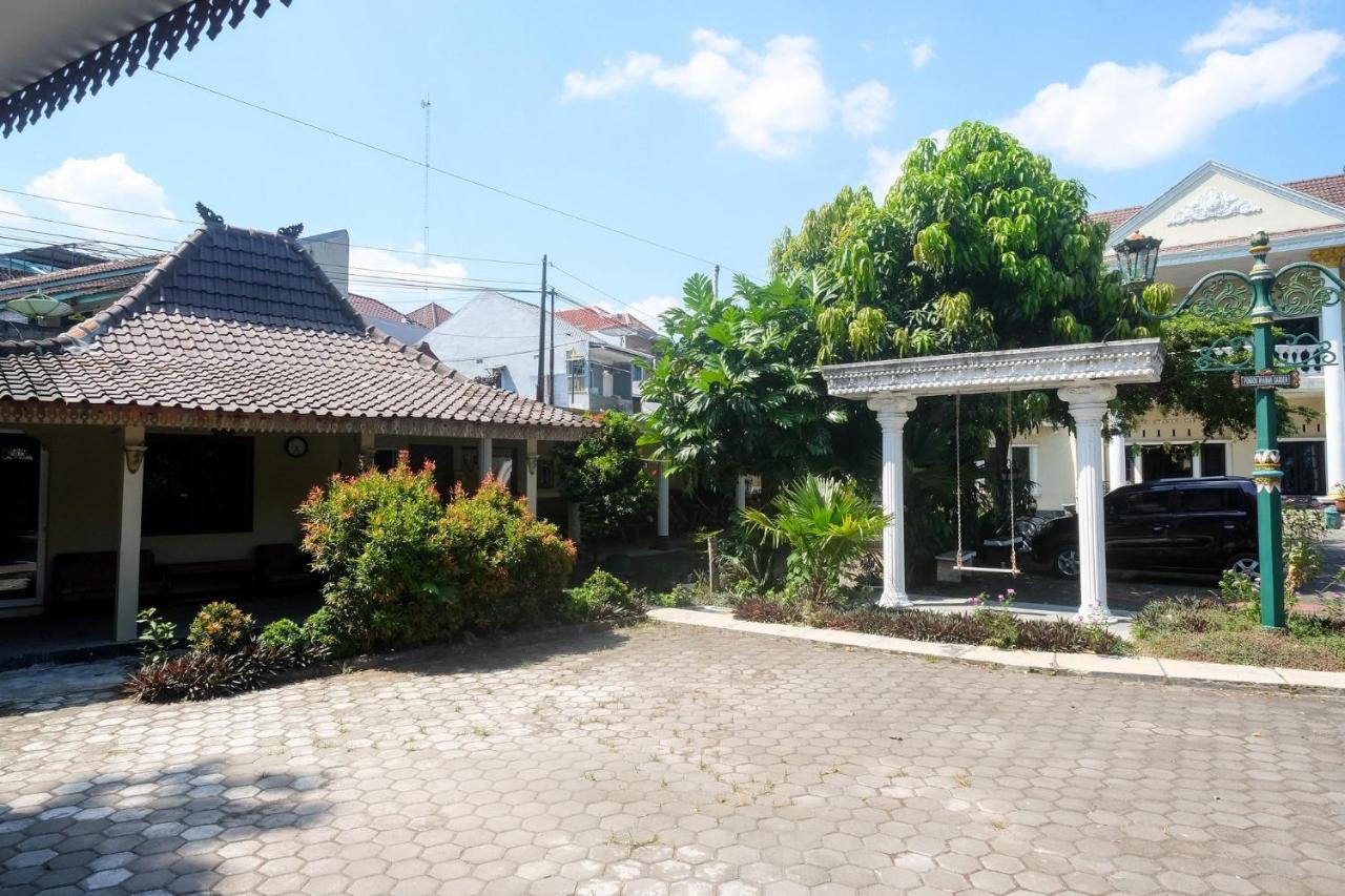 Hotel Reddoorz Near Umy Yogyakarta à Ngabean Extérieur photo