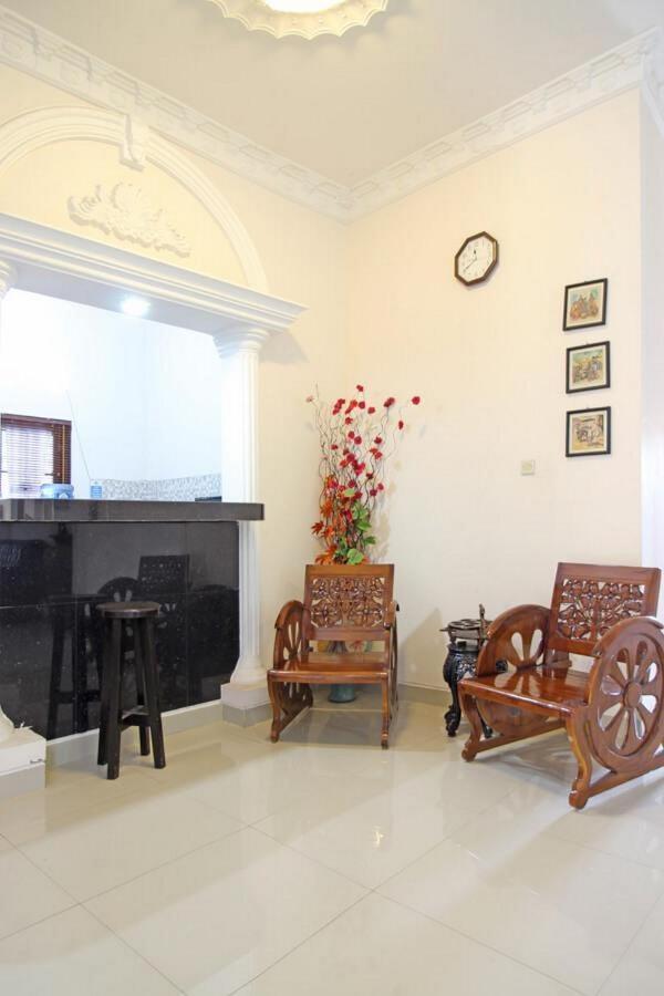 Hotel Reddoorz Near Umy Yogyakarta à Ngabean Extérieur photo
