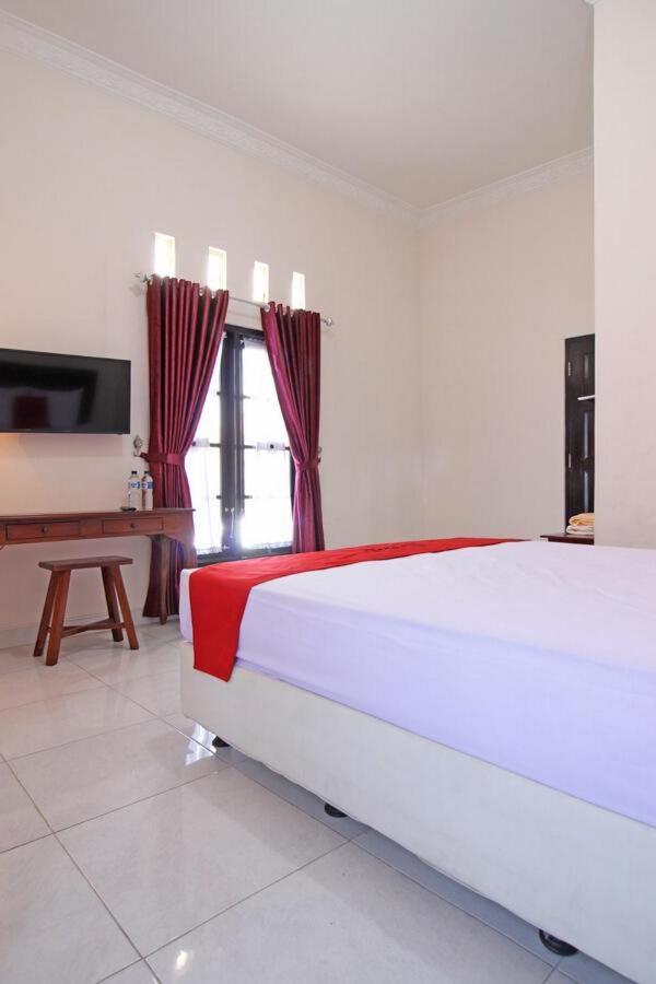 Hotel Reddoorz Near Umy Yogyakarta à Ngabean Extérieur photo