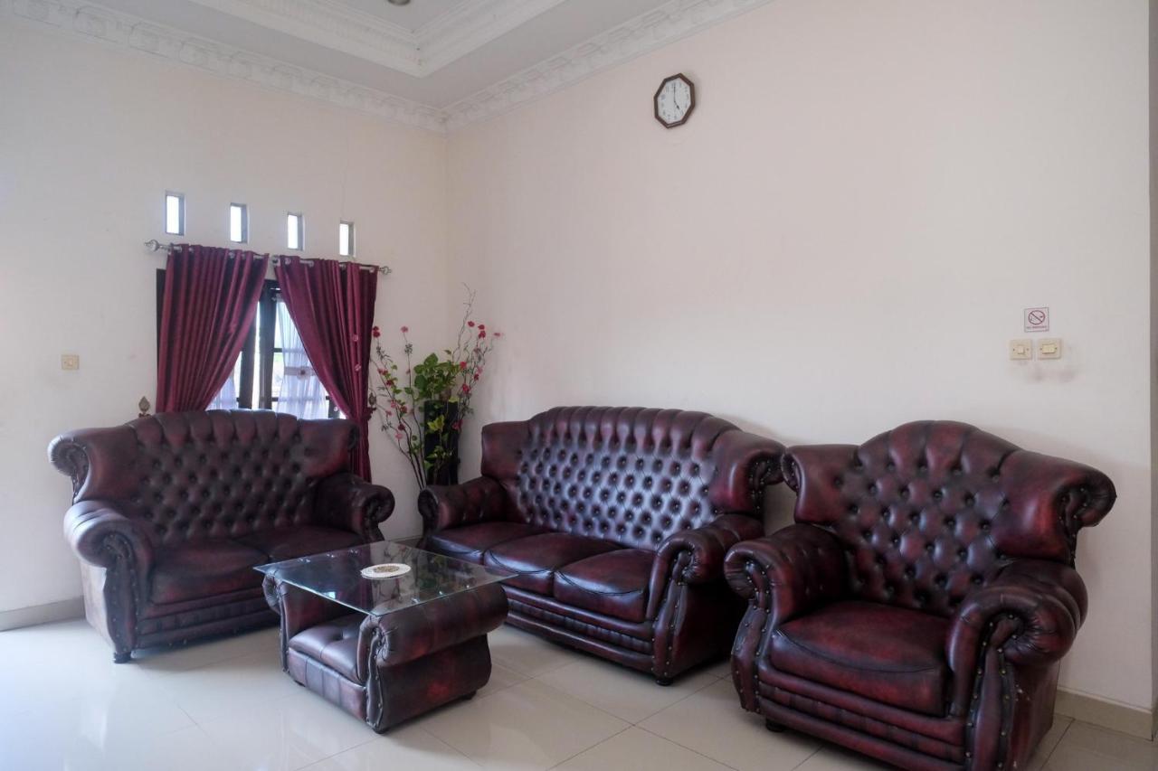 Hotel Reddoorz Near Umy Yogyakarta à Ngabean Extérieur photo