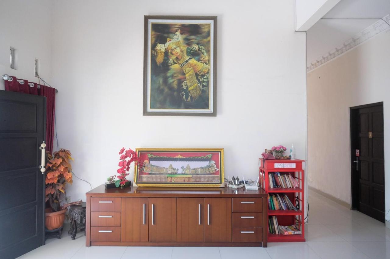Hotel Reddoorz Near Umy Yogyakarta à Ngabean Extérieur photo